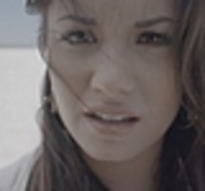 thumb_DLDCOM_0076 - Demilush - Unbroken 2011  Music Videos  Skyscraper  Screencaptures
