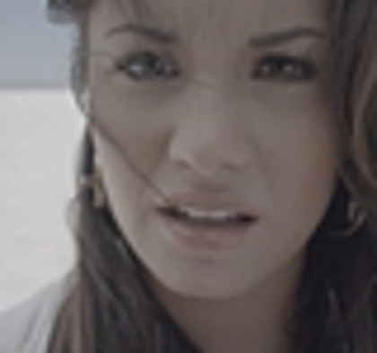 thumb_DLDCOM_0078 - Demilush - Unbroken 2011  Music Videos  Skyscraper  Screencaptures