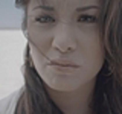 thumb_DLDCOM_0090 - Demilush - Unbroken 2011  Music Videos  Skyscraper  Screencaptures