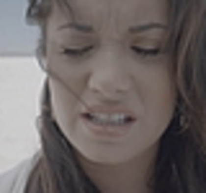 thumb_DLDCOM_0110 - Demilush - Unbroken 2011  Music Videos  Skyscraper  Screencaptures
