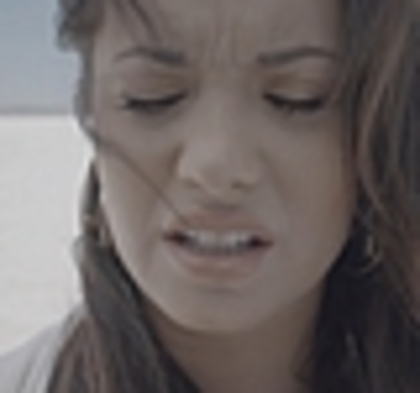 thumb_DLDCOM_0112 - Demilush - Unbroken 2011  Music Videos  Skyscraper  Screencaptures