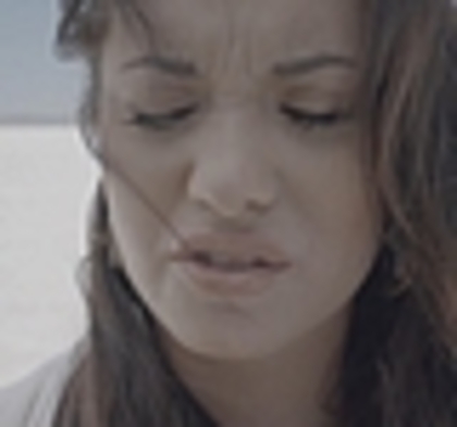 thumb_DLDCOM_0115 - Demilush - Unbroken 2011  Music Videos  Skyscraper  Screencaptures
