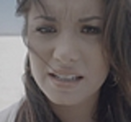 thumb_DLDCOM_0119 - Demilush - Unbroken 2011  Music Videos  Skyscraper  Screencaptures