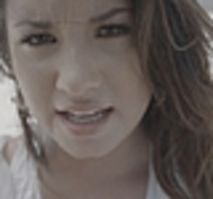 thumb_DLDCOM_0253 - Demilush - Unbroken 2011  Music Videos  Skyscraper  Screencaptures