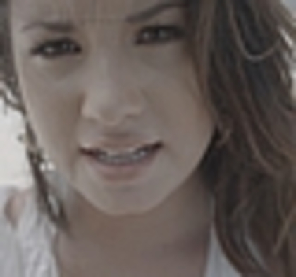 thumb_DLDCOM_0254 - Demilush - Unbroken 2011  Music Videos  Skyscraper  Screencaptures