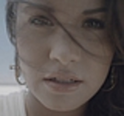 thumb_DLDCOM_0421 - Demilush - Unbroken 2011  Music Videos  Skyscraper  Screencaptures