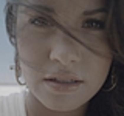 thumb_DLDCOM_0422 - Demilush - Unbroken 2011  Music Videos  Skyscraper  Screencaptures