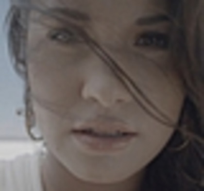 thumb_DLDCOM_0423 - Demilush - Unbroken 2011  Music Videos  Skyscraper  Screencaptures