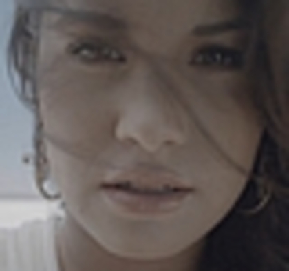 thumb_DLDCOM_0424 - Demilush - Unbroken 2011  Music Videos  Skyscraper  Screencaptures