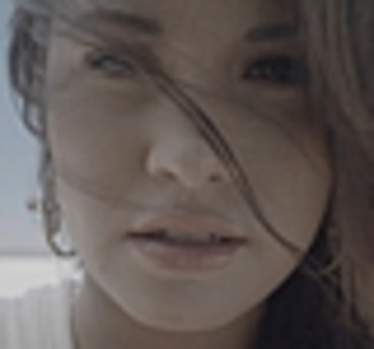 thumb_DLDCOM_0426 - Demilush - Unbroken 2011  Music Videos  Skyscraper  Screencaptures