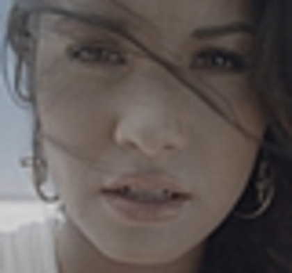 thumb_DLDCOM_0430 - Demilush - Unbroken 2011  Music Videos  Skyscraper  Screencaptures
