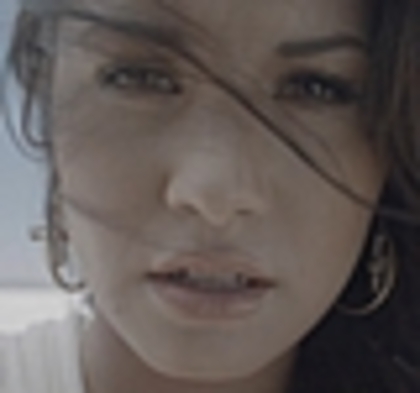 thumb_DLDCOM_0431 - Demilush - Unbroken 2011  Music Videos  Skyscraper  Screencaptures