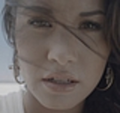 thumb_DLDCOM_0432 - Demilush - Unbroken 2011  Music Videos  Skyscraper  Screencaptures