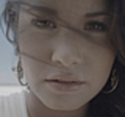 thumb_DLDCOM_0434 - Demilush - Unbroken 2011  Music Videos  Skyscraper  Screencaptures