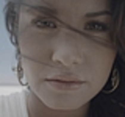 thumb_DLDCOM_0435 - Demilush - Unbroken 2011  Music Videos  Skyscraper  Screencaptures