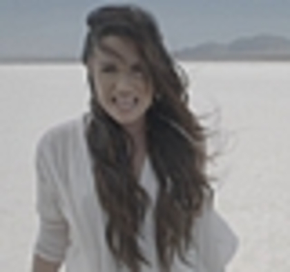 thumb_DLDCOM_0441 - Demilush - Unbroken 2011  Music Videos  Skyscraper  Screencaptures