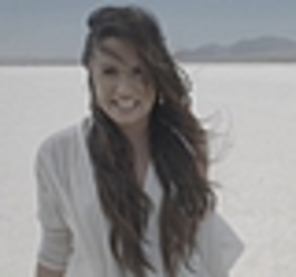 thumb_DLDCOM_0443 - Demilush - Unbroken 2011  Music Videos  Skyscraper  Screencaptures