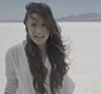 thumb_DLDCOM_0445 - Demilush - Unbroken 2011  Music Videos  Skyscraper  Screencaptures