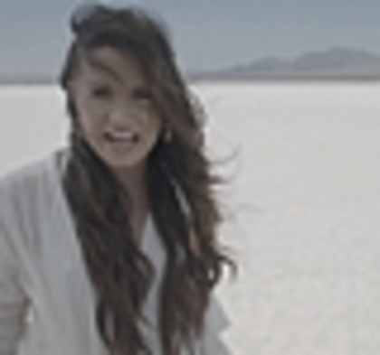 thumb_DLDCOM_0447 - Demilush - Unbroken 2011  Music Videos  Skyscraper  Screencaptures