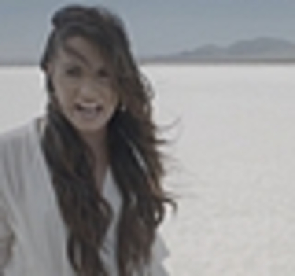 thumb_DLDCOM_0448 - Demilush - Unbroken 2011  Music Videos  Skyscraper  Screencaptures