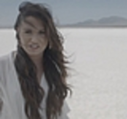 thumb_DLDCOM_0449 - Demilush - Unbroken 2011  Music Videos  Skyscraper  Screencaptures