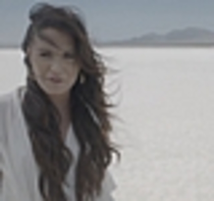 thumb_DLDCOM_0450 - Demilush - Unbroken 2011  Music Videos  Skyscraper  Screencaptures