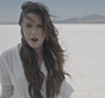 thumb_DLDCOM_0454 - Demilush - Unbroken 2011  Music Videos  Skyscraper  Screencaptures