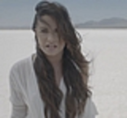 thumb_DLDCOM_0457 - Demilush - Unbroken 2011  Music Videos  Skyscraper  Screencaptures