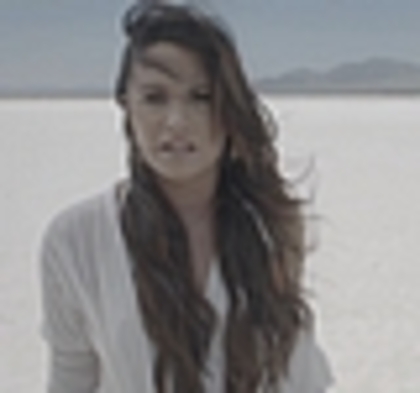 thumb_DLDCOM_0458 - Demilush - Unbroken 2011  Music Videos  Skyscraper  Screencaptures