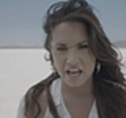 thumb_DLDCOM_0550 - Demilush - Unbroken 2011 Music Videos Skyscraper Screencaptures 2