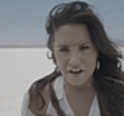 thumb_DLDCOM_0551 - Demilush - Unbroken 2011 Music Videos Skyscraper Screencaptures 2