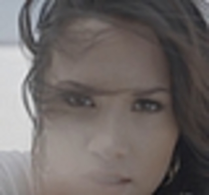 thumb_DLDCOM_0850 - Demilush - Unbroken 2011 Music Videos Skyscraper Screencaptures 2