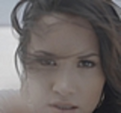 thumb_DLDCOM_0851 - Demilush - Unbroken 2011 Music Videos Skyscraper Screencaptures 2
