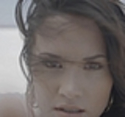 thumb_DLDCOM_0852 - Demilush - Unbroken 2011 Music Videos Skyscraper Screencaptures 2