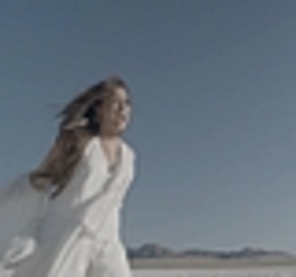thumb_DLDCOM_0859 - Demilush - Unbroken 2011 Music Videos Skyscraper Screencaptures 2