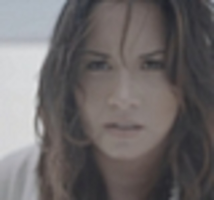 thumb_DLDCOM_0884 - Demilush - Unbroken 2011 Music Videos Skyscraper Screencaptures 2