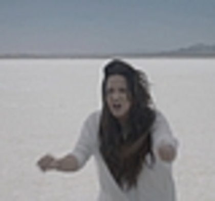 thumb_DLDCOM_0902 - Demilush - Unbroken 2011 Music Videos Skyscraper Screencaptures 2