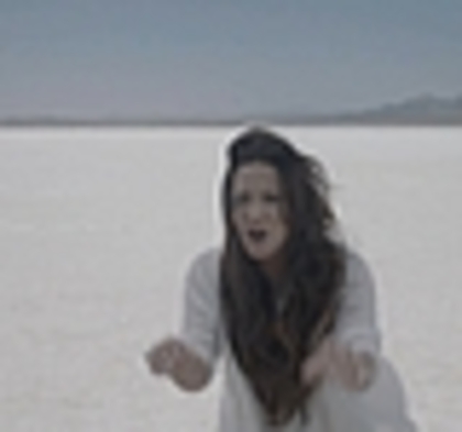 thumb_DLDCOM_0904 - Demilush - Unbroken 2011 Music Videos Skyscraper Screencaptures 2