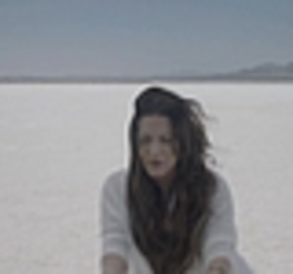 thumb_DLDCOM_0905 - Demilush - Unbroken 2011 Music Videos Skyscraper Screencaptures 2