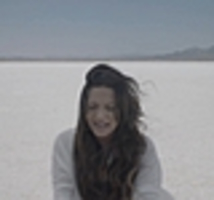 thumb_DLDCOM_0906 - Demilush - Unbroken 2011 Music Videos Skyscraper Screencaptures 2