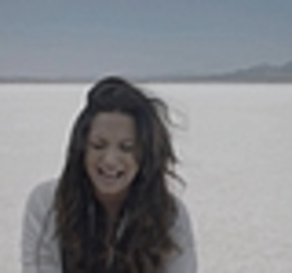 thumb_DLDCOM_0908 - Demilush - Unbroken 2011 Music Videos Skyscraper Screencaptures 2