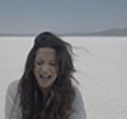 thumb_DLDCOM_0909 - Demilush - Unbroken 2011 Music Videos Skyscraper Screencaptures 2