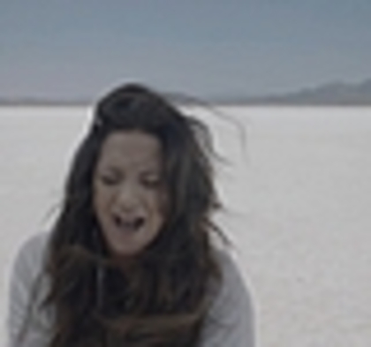 thumb_DLDCOM_0910 - Demilush - Unbroken 2011 Music Videos Skyscraper Screencaptures 2