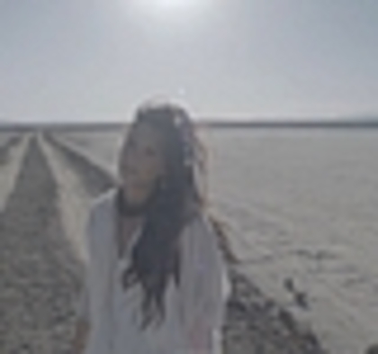 thumb_DLDCOM_0916 - Demilush - Unbroken 2011 Music Videos Skyscraper Screencaptures 2