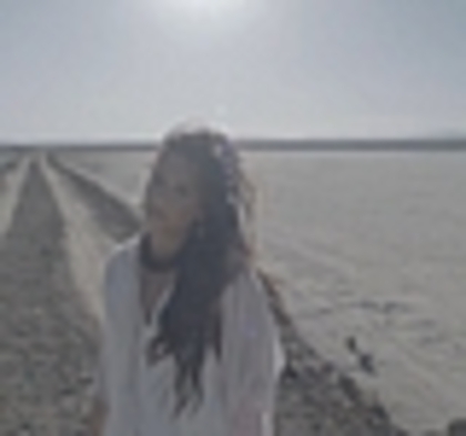 thumb_DLDCOM_0917 - Demilush - Unbroken 2011 Music Videos Skyscraper Screencaptures 2