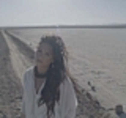 thumb_DLDCOM_0918 - Demilush - Unbroken 2011 Music Videos Skyscraper Screencaptures 2