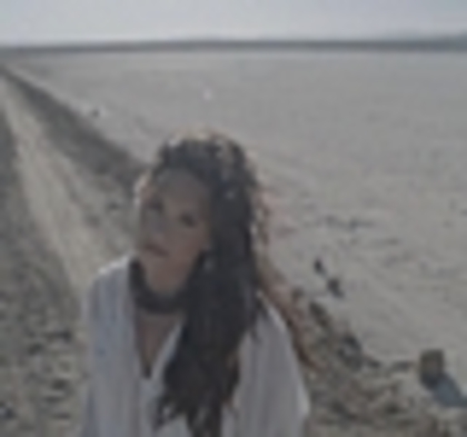 thumb_DLDCOM_0919 - Demilush - Unbroken 2011 Music Videos Skyscraper Screencaptures 2