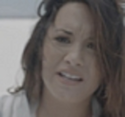 thumb_DLDCOM_0922 - Demilush - Unbroken 2011 Music Videos Skyscraper Screencaptures 2