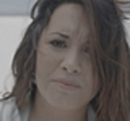 thumb_DLDCOM_0923 - Demilush - Unbroken 2011 Music Videos Skyscraper Screencaptures 2