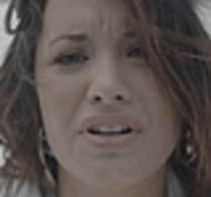 thumb_DLDCOM_0928 - Demilush - Unbroken 2011 Music Videos Skyscraper Screencaptures 2